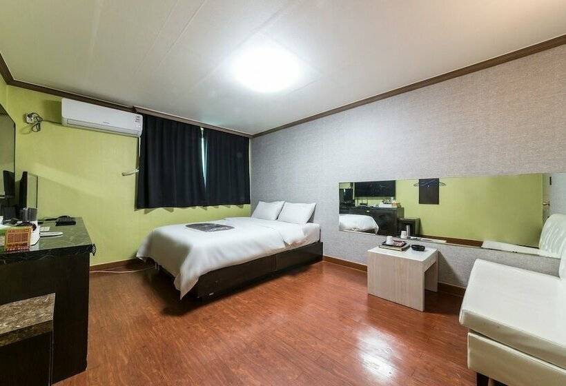 Motel Wonju Big Tree