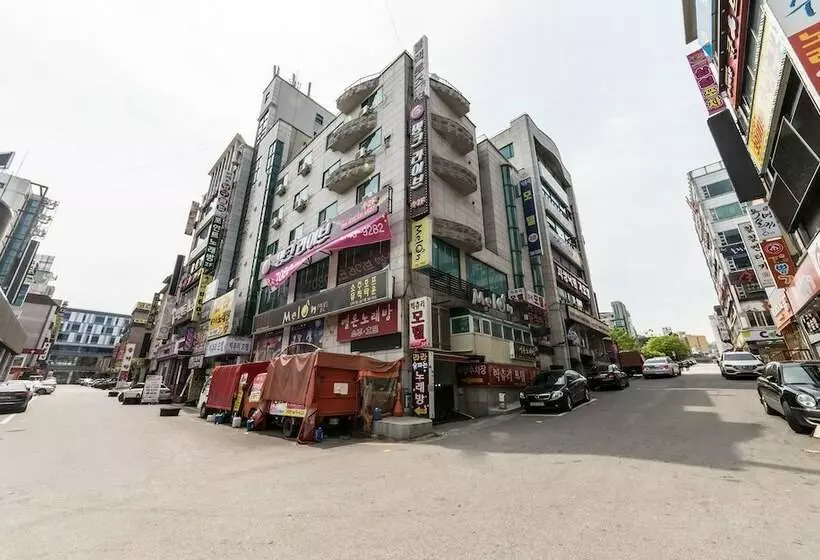 Motel Wonju Big Tree