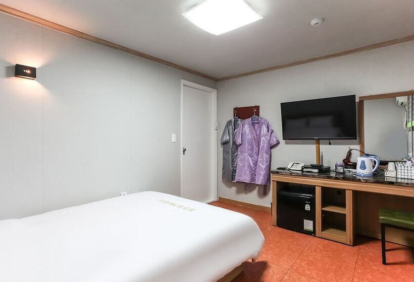 Motel Yeoncheon Hole In One