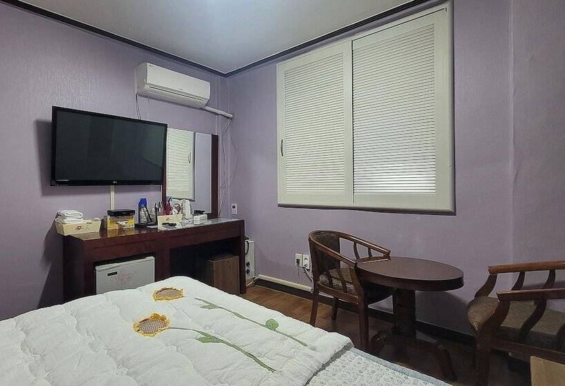 Motel Yeongju E