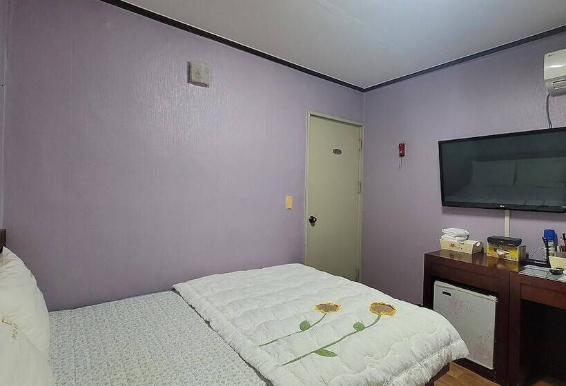 Motel Yeongju E