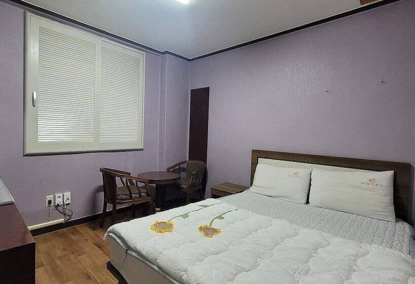 Motel Yeongju E
