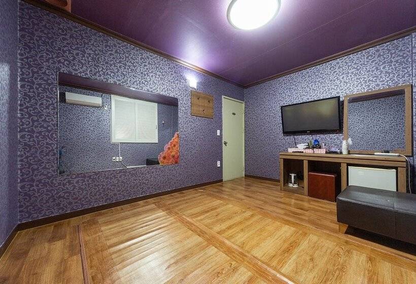 Motel Yeongju E