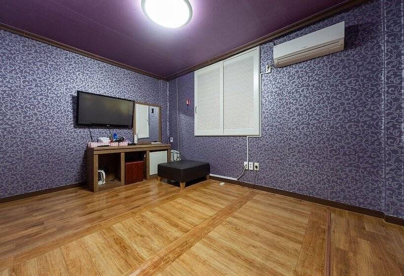 Motel Yeongju E