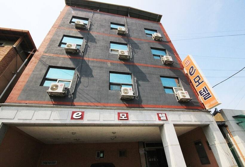 Motel Yeongju E