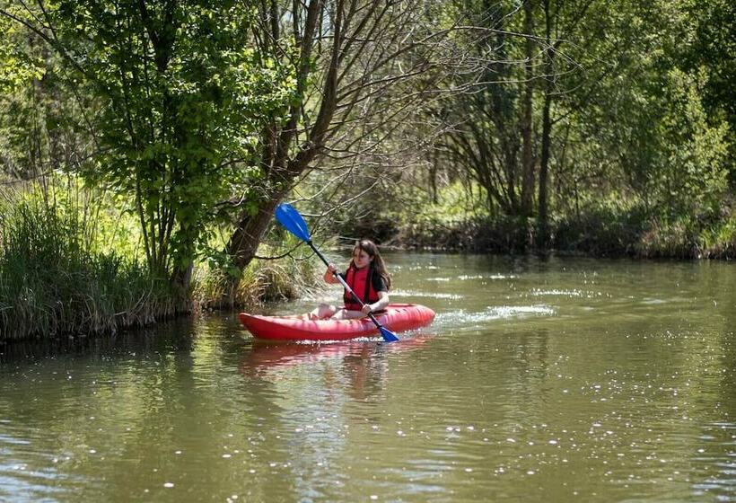 Oak Lodge With Hot Tub, Kingfishers