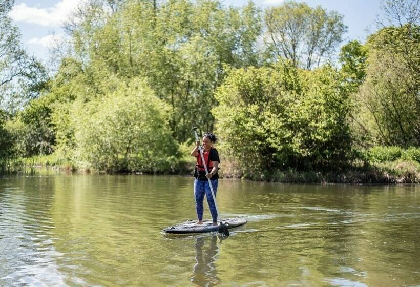 Oak Lodge With Hot Tub, Kingfishers