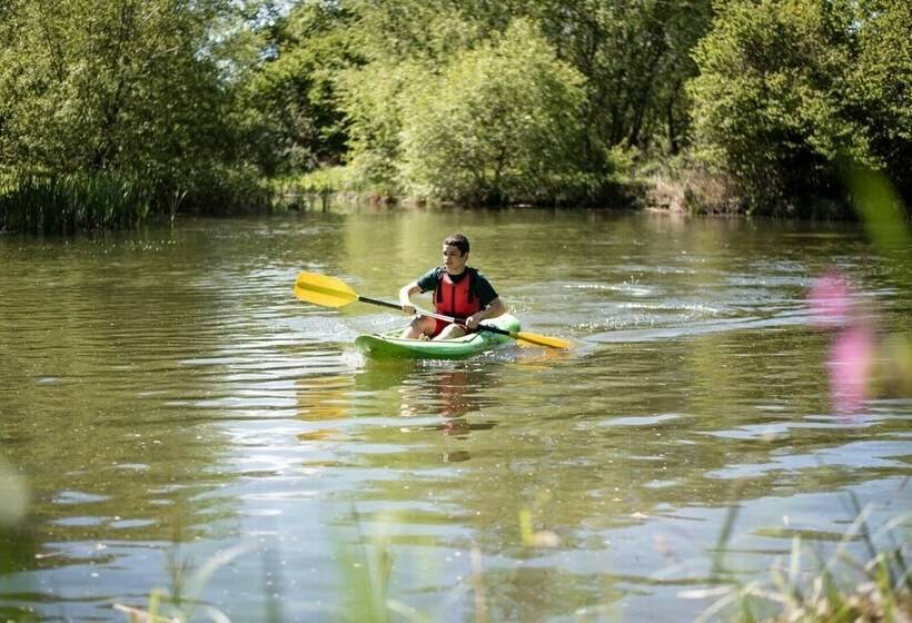 Oak Lodge With Hot Tub, Kingfishers