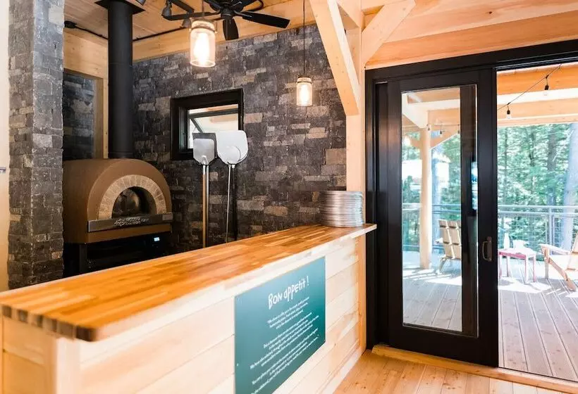 リゾートホテル Huttopia Adirondacks