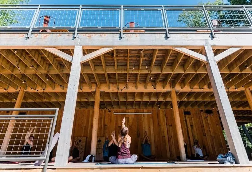 リゾートホテル Huttopia Adirondacks