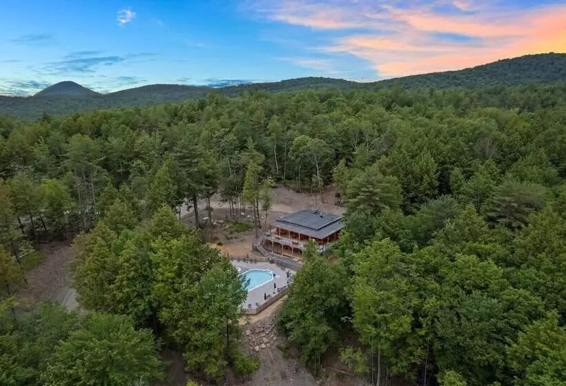 リゾートホテル Huttopia Adirondacks