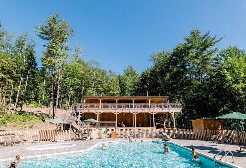 リゾートホテル Huttopia Adirondacks