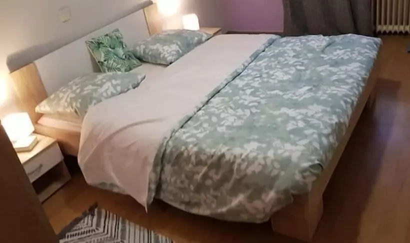 تختخواب و صبحانه Le Rodbar