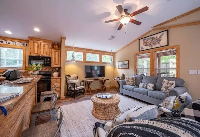 Fish Tales Stunning Cabin Includes Wifi, Hot Tub, And Bbq By Redawning