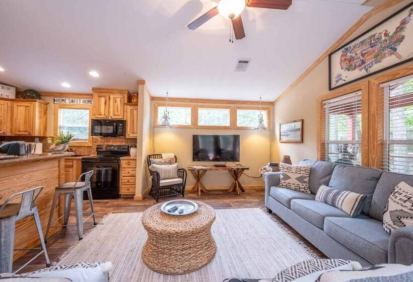 Fish Tales Stunning Cabin Includes Wifi, Hot Tub, And Bbq By Redawning