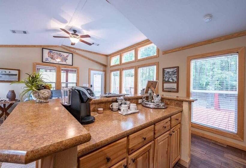 Fish Tales Stunning Cabin Includes Wifi, Hot Tub, And Bbq By Redawning