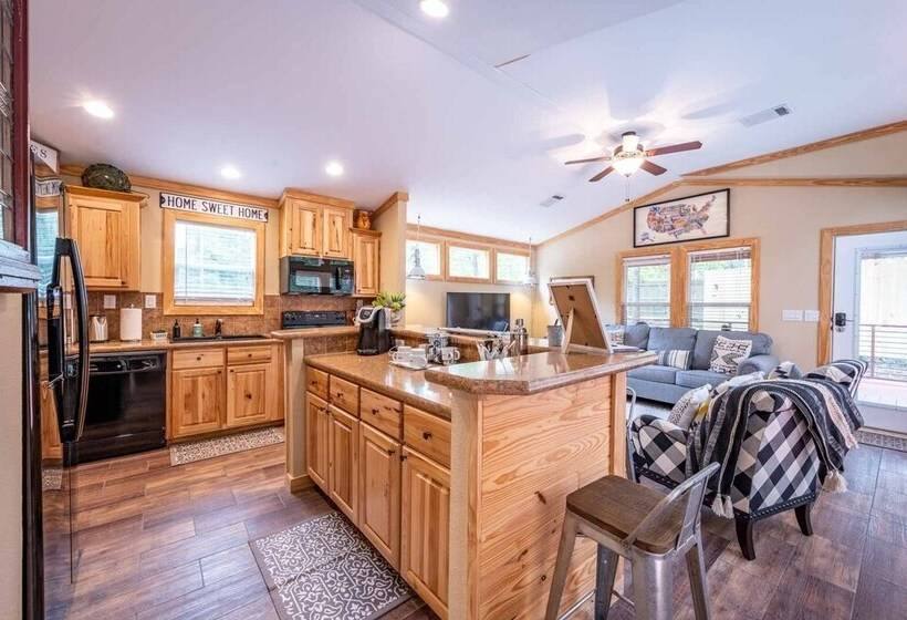 Fish Tales Stunning Cabin Includes Wifi, Hot Tub, And Bbq By Redawning