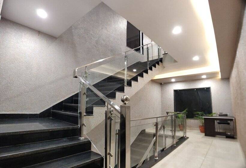 호텔 Atul Residency