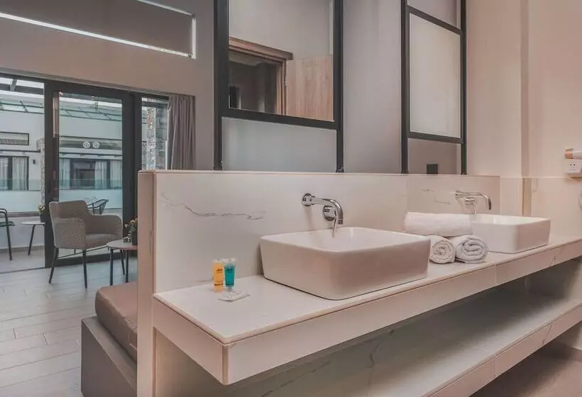 هتل Cavo Di Suites