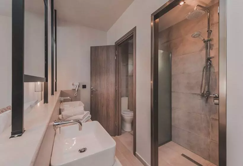 هتل Cavo Di Suites