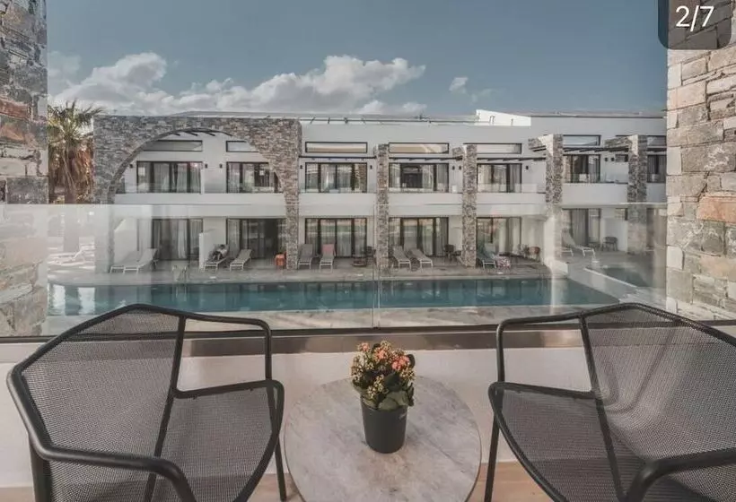 هتل Cavo Di Suites
