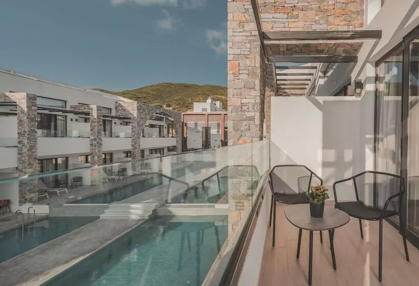 هتل Cavo Di Suites