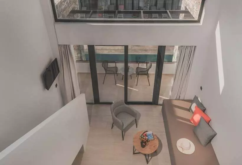 هتل Cavo Di Suites