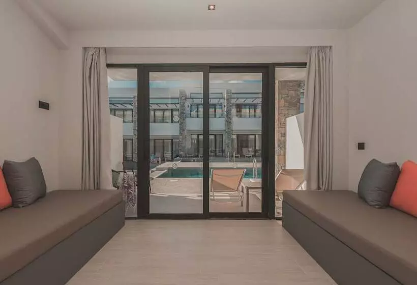 هتل Cavo Di Suites