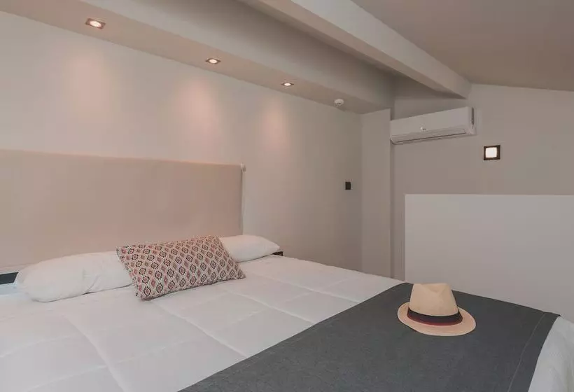 هتل Cavo Di Suites