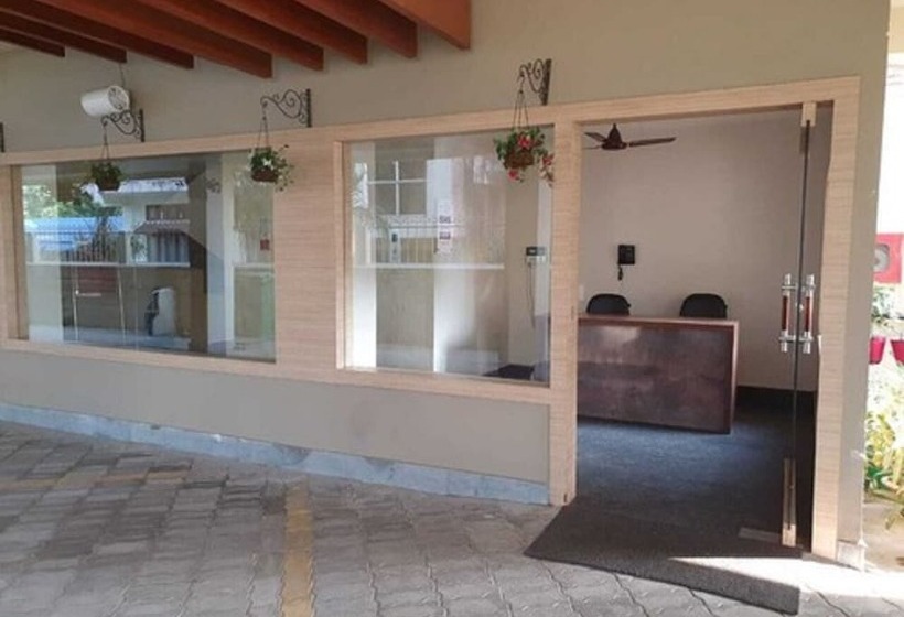 Hotel Gulmohar Grand