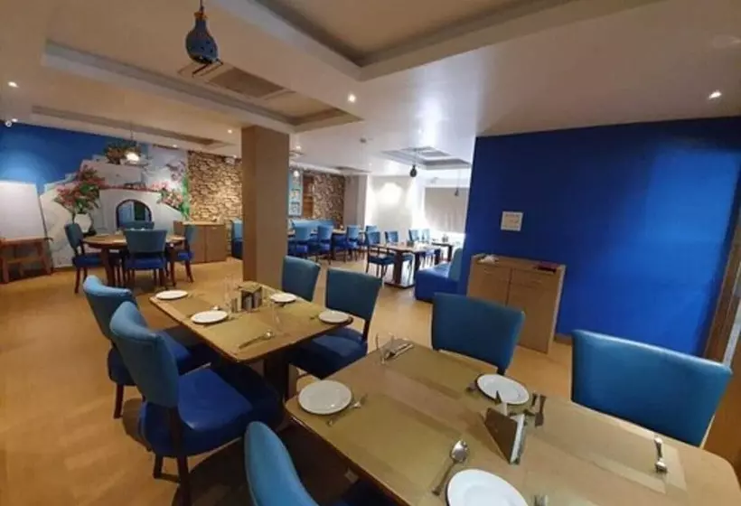 ホテル Gulmohar Grand