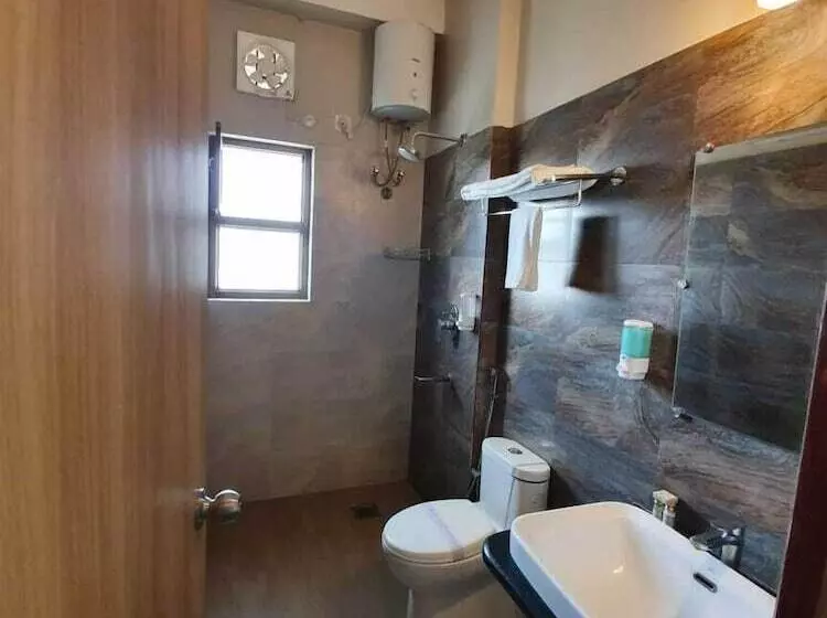 ホテル Gulmohar Grand