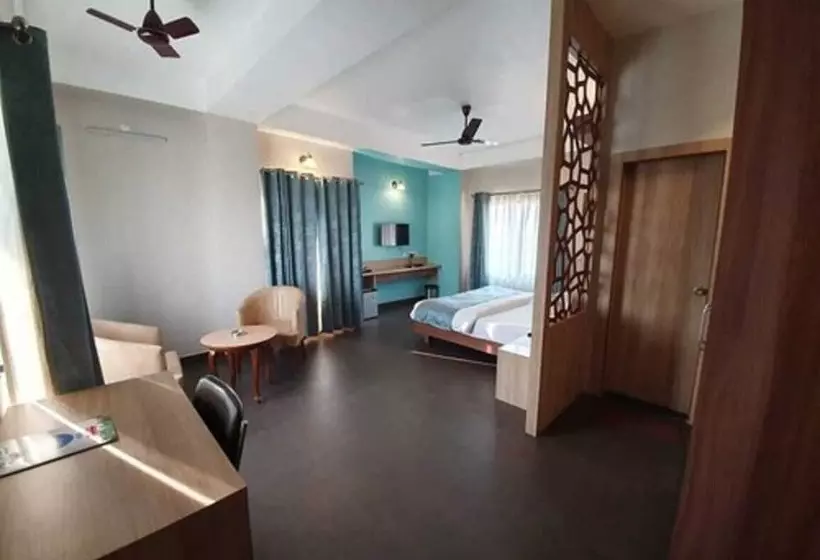 ホテル Gulmohar Grand