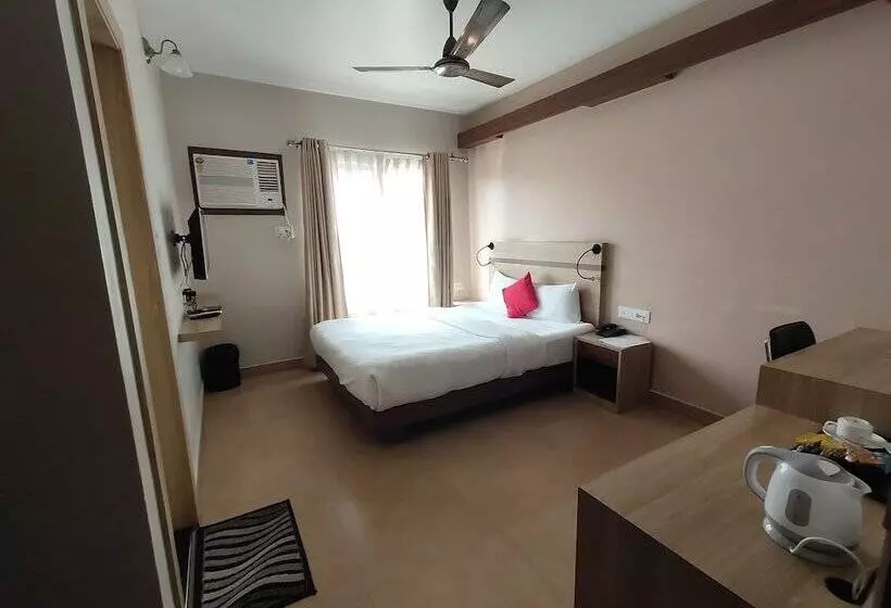 ホテル Gulmohar Grand