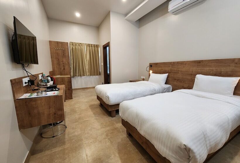 Hotel Gulmohar Grand