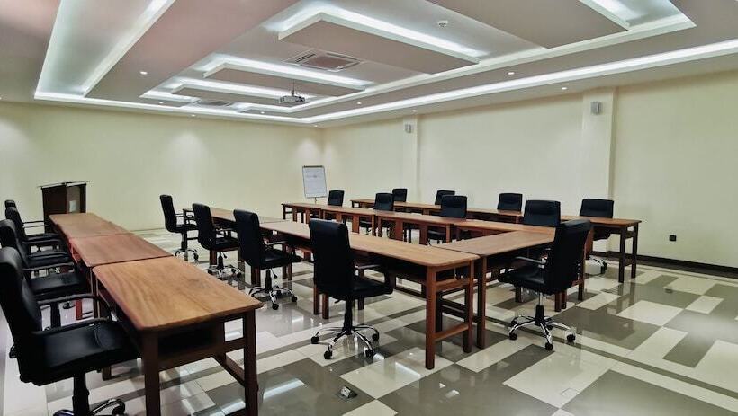 هتل Kampala Nile Resort