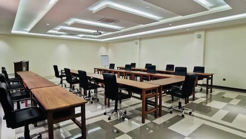 هتل Kampala Nile Resort