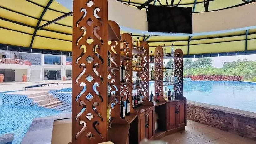 هتل Kampala Nile Resort