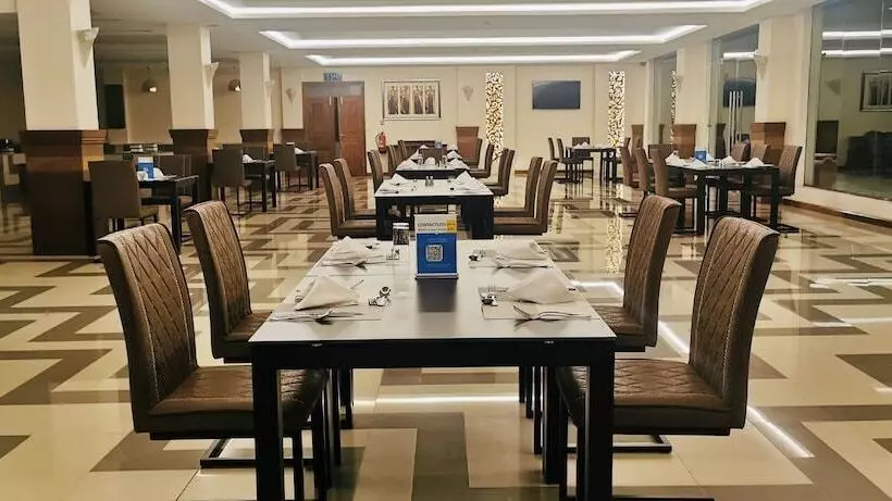 هتل Kampala Nile Resort