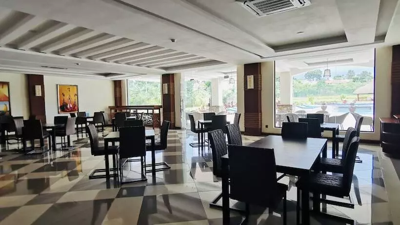 هتل Kampala Nile Resort