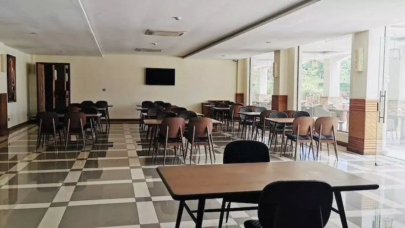 هتل Kampala Nile Resort