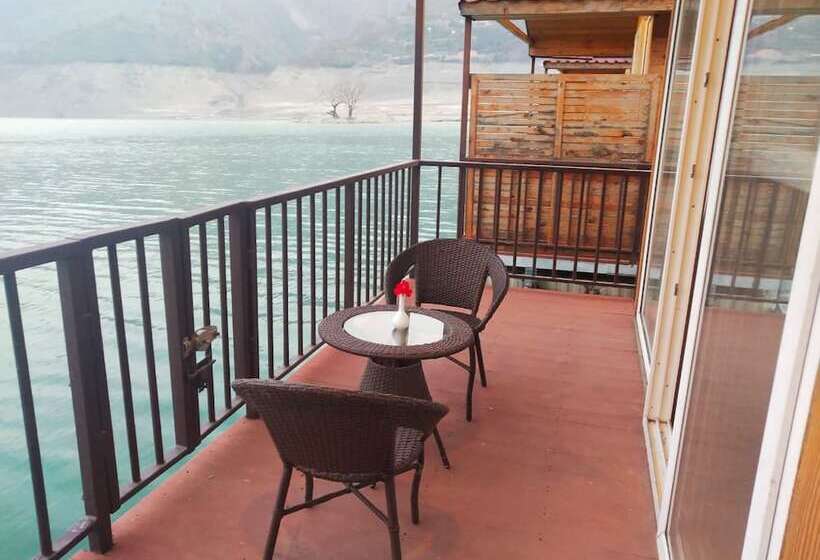 Отель Le Roi Floating Huts & Eco Rooms