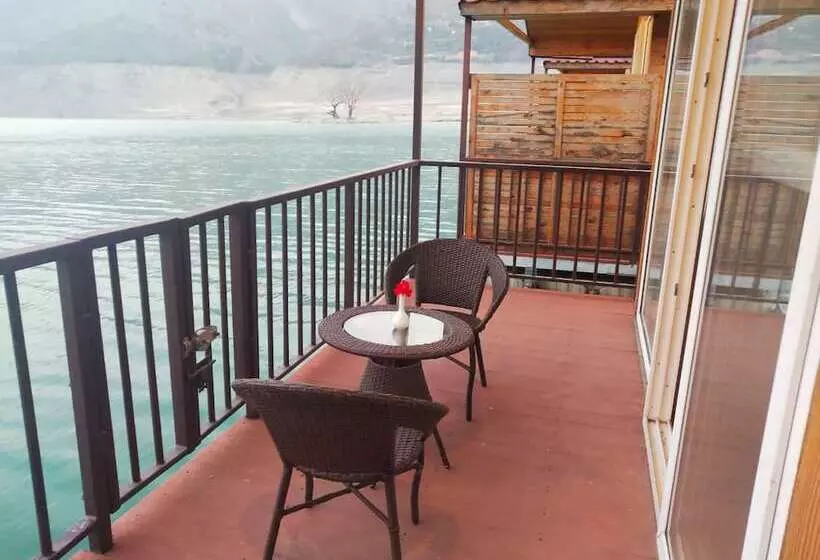 ホテル Le Roi Floating Huts & Eco Rooms