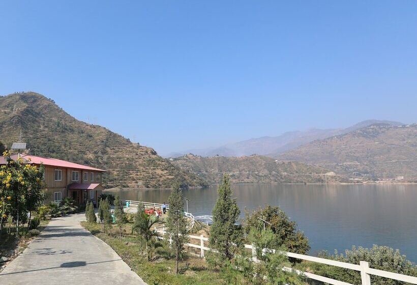 Отель Le Roi Floating Huts & Eco Rooms