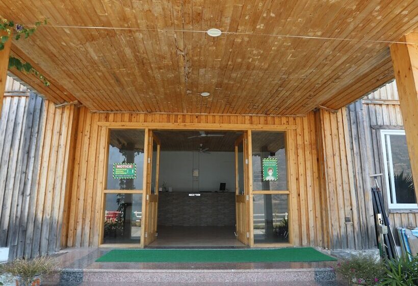 Отель Le Roi Floating Huts & Eco Rooms