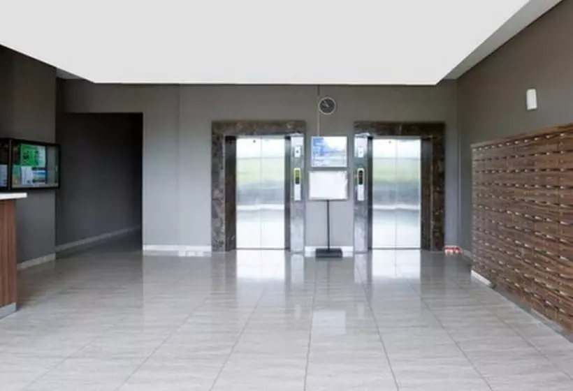 Hotelli Quade Stay At Serpong Greenview