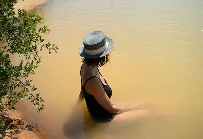 Hotelli Terme Di Vulci Glamping & Spa