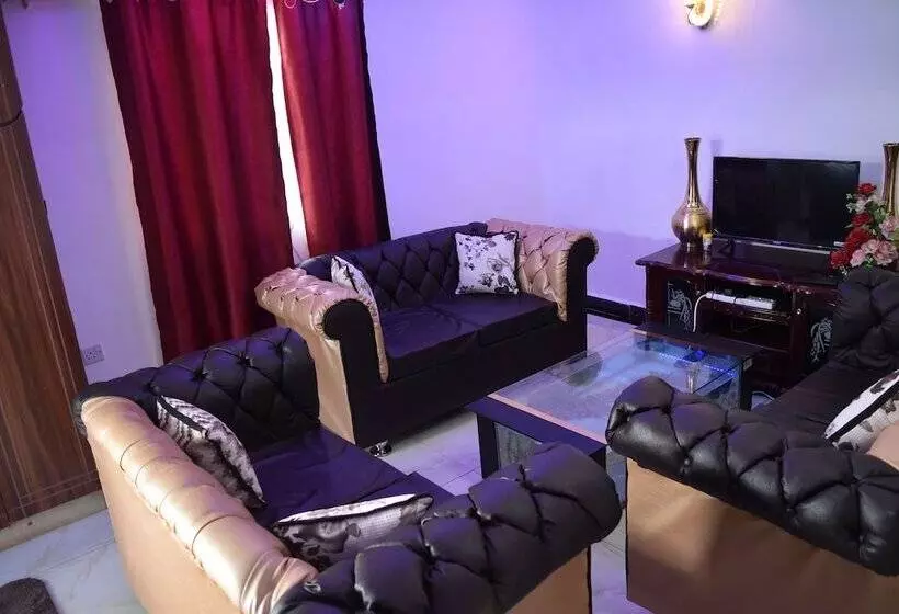 هتل Woodland Resort Kitale