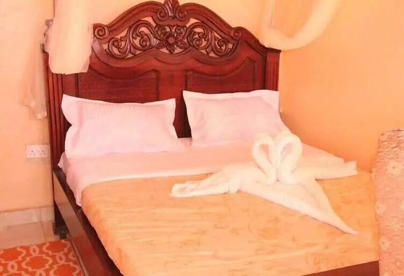 هتل Woodland Resort Kitale