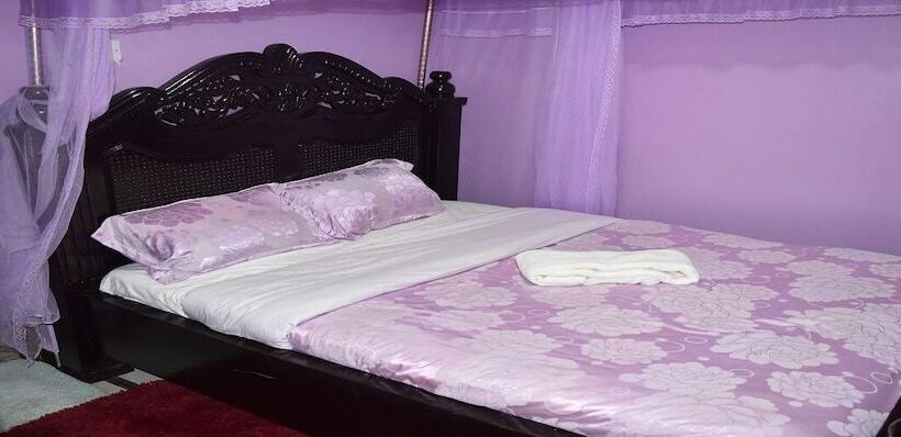 هتل Woodland Resort Kitale